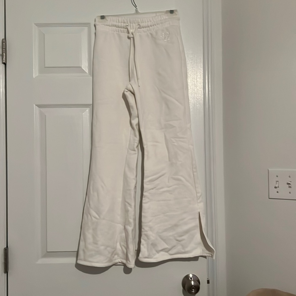 Bo and Tee white flair sweatpants xs petite